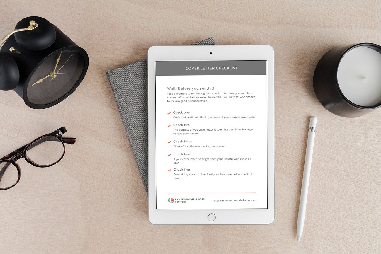 cover letter checklist being accessed on an ipad